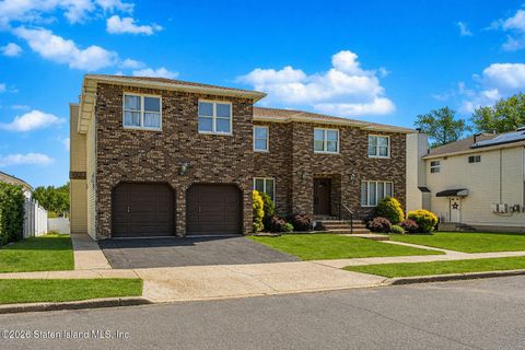Photo of 85 Nancy Lane, Staten Island, NY 10307 (MLS # 2602274)