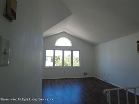 Photo of 66 Dexter Avenue, Staten Island, NY 10309 (MLS # 1156871)