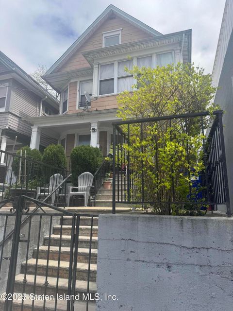 Photo of 360 Victory Boulevard, Staten Island, NY 10301 (MLS # 2502313)
