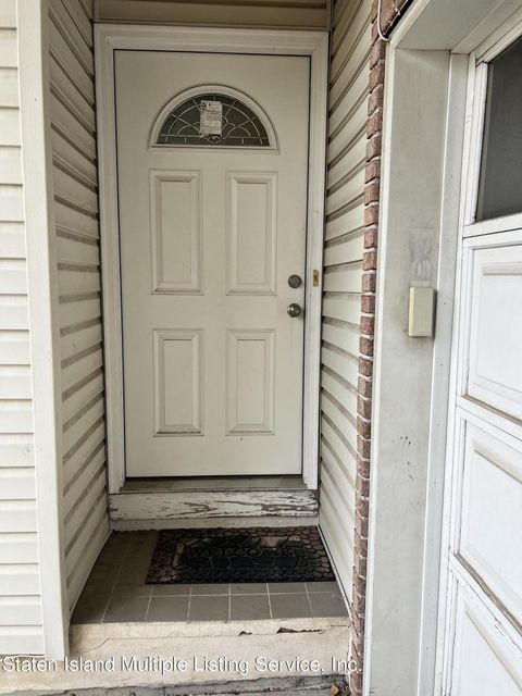 Photo of 21 Daniella Court, Staten Island, NY 10314 (MLS # 1162525)