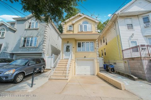 Photo of 25 Summer Street, Staten Island, NY 10305 (MLS # 2505578)