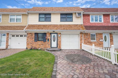 Photo of 38 Jones Street, Staten Island, NY 10314 (MLS # 2601137)