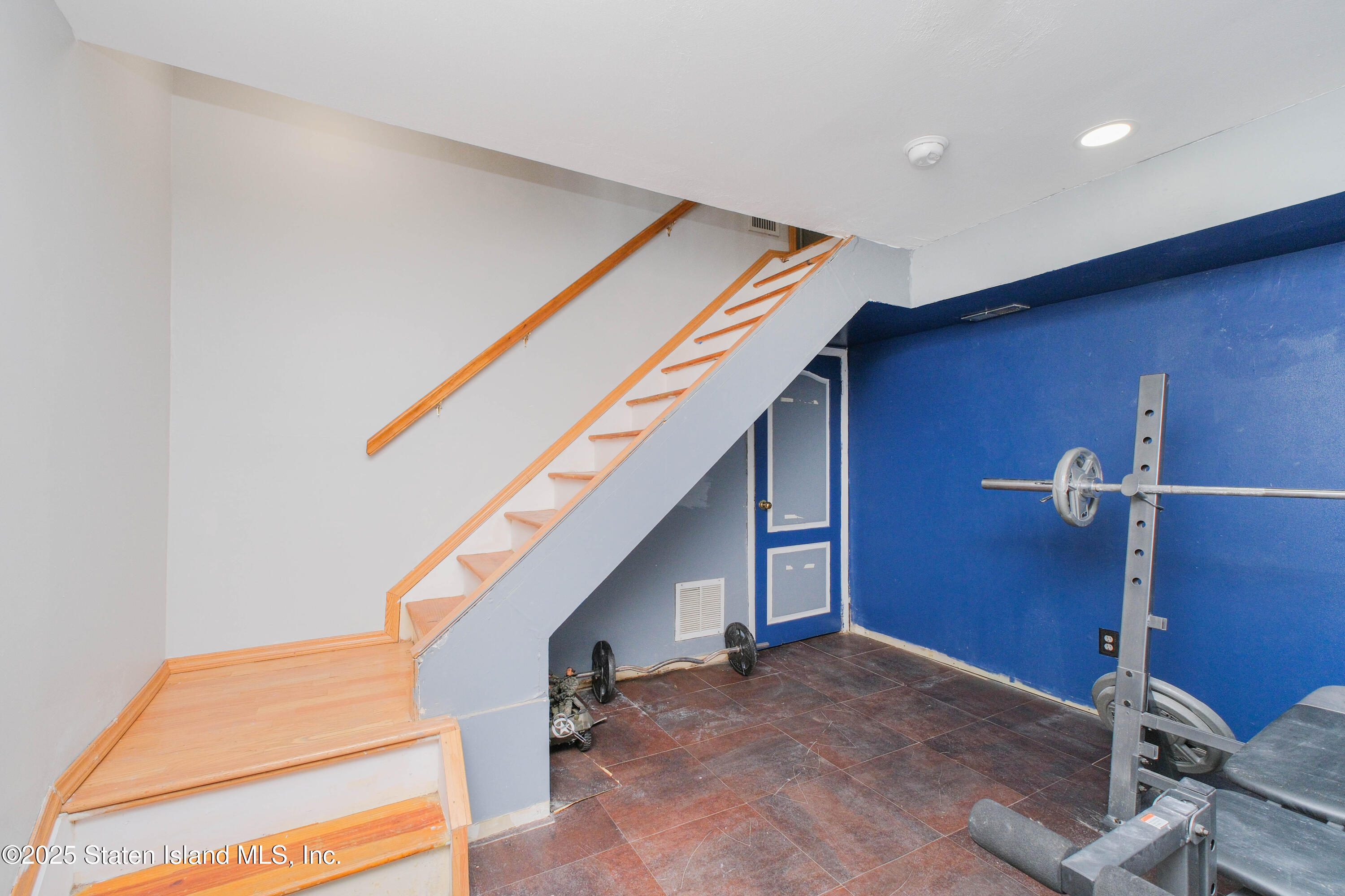 106 Lorraine Loop, Staten Island, New York image 32