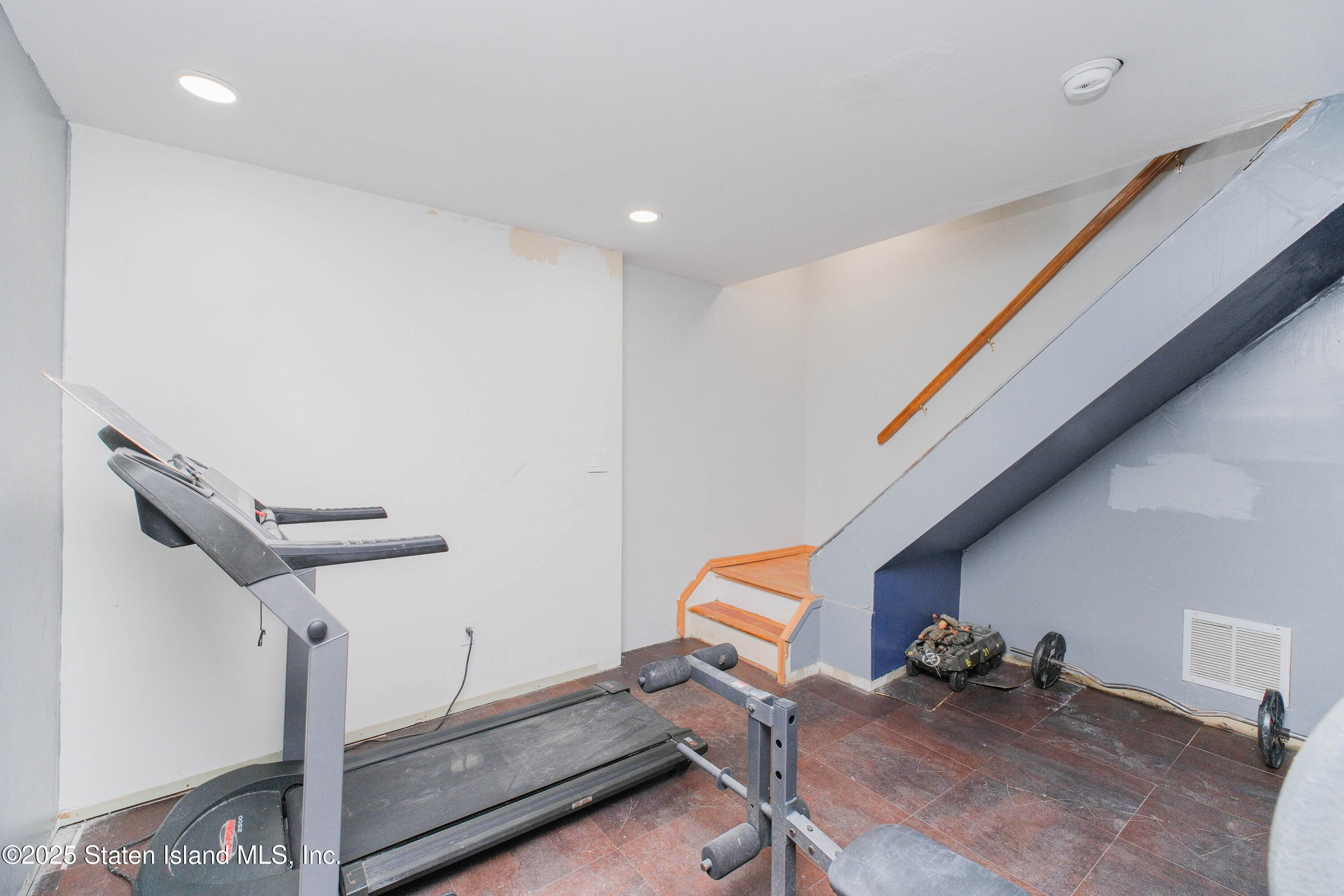 106 Lorraine Loop, Staten Island, New York image 33