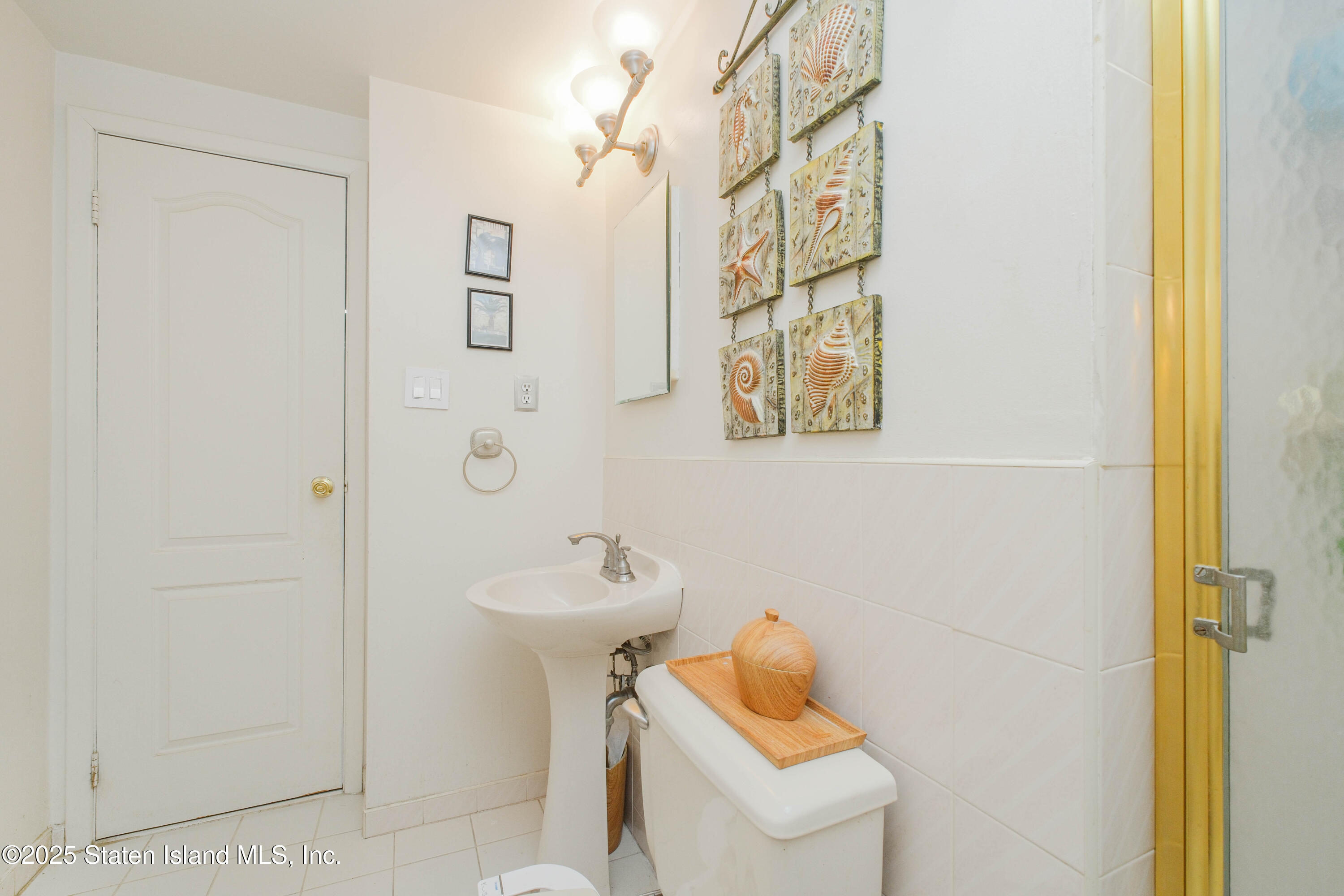 106 Lorraine Loop, Staten Island, New York image 9