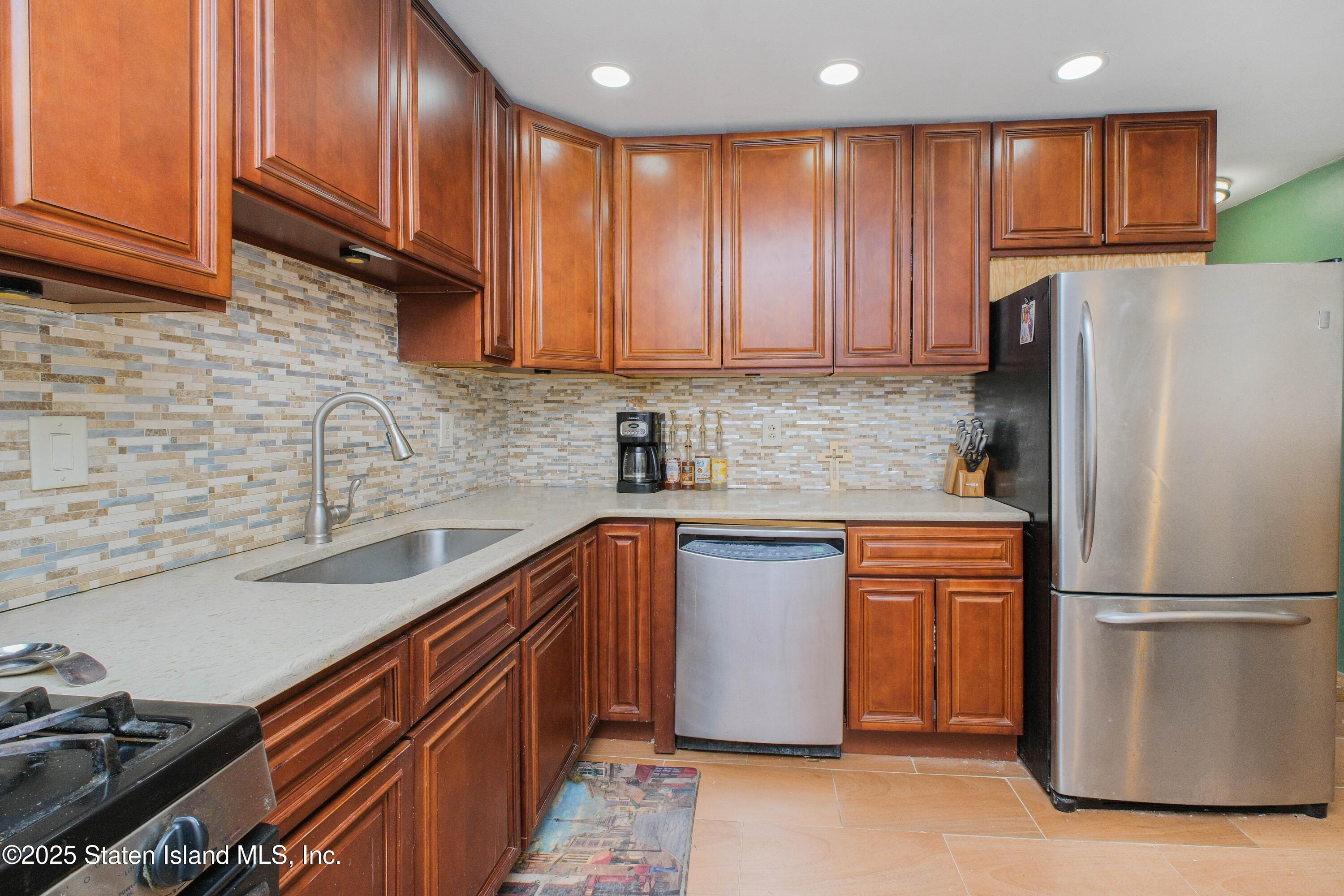 106 Lorraine Loop, Staten Island, New York image 16