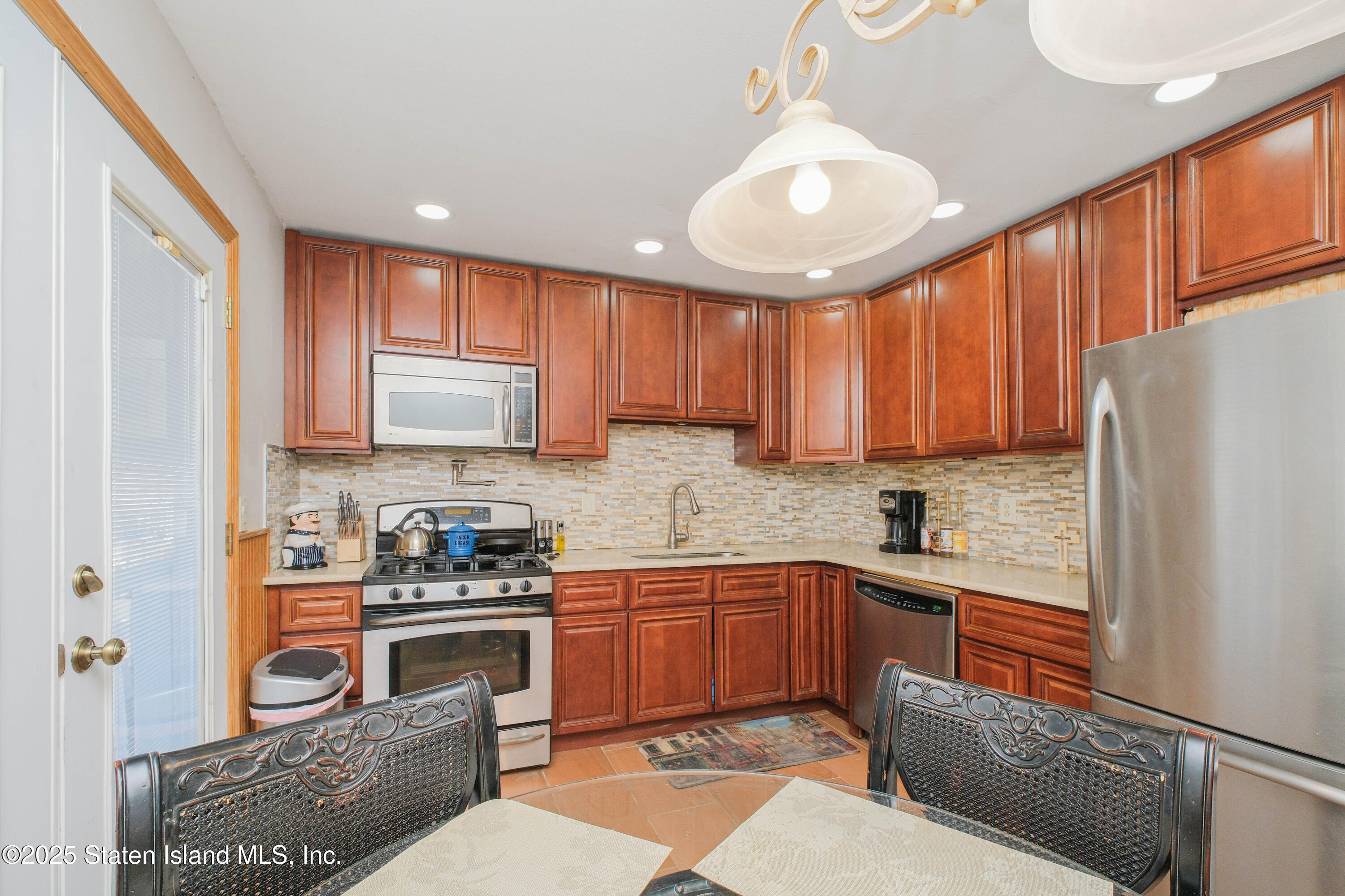 106 Lorraine Loop, Staten Island, New York image 17