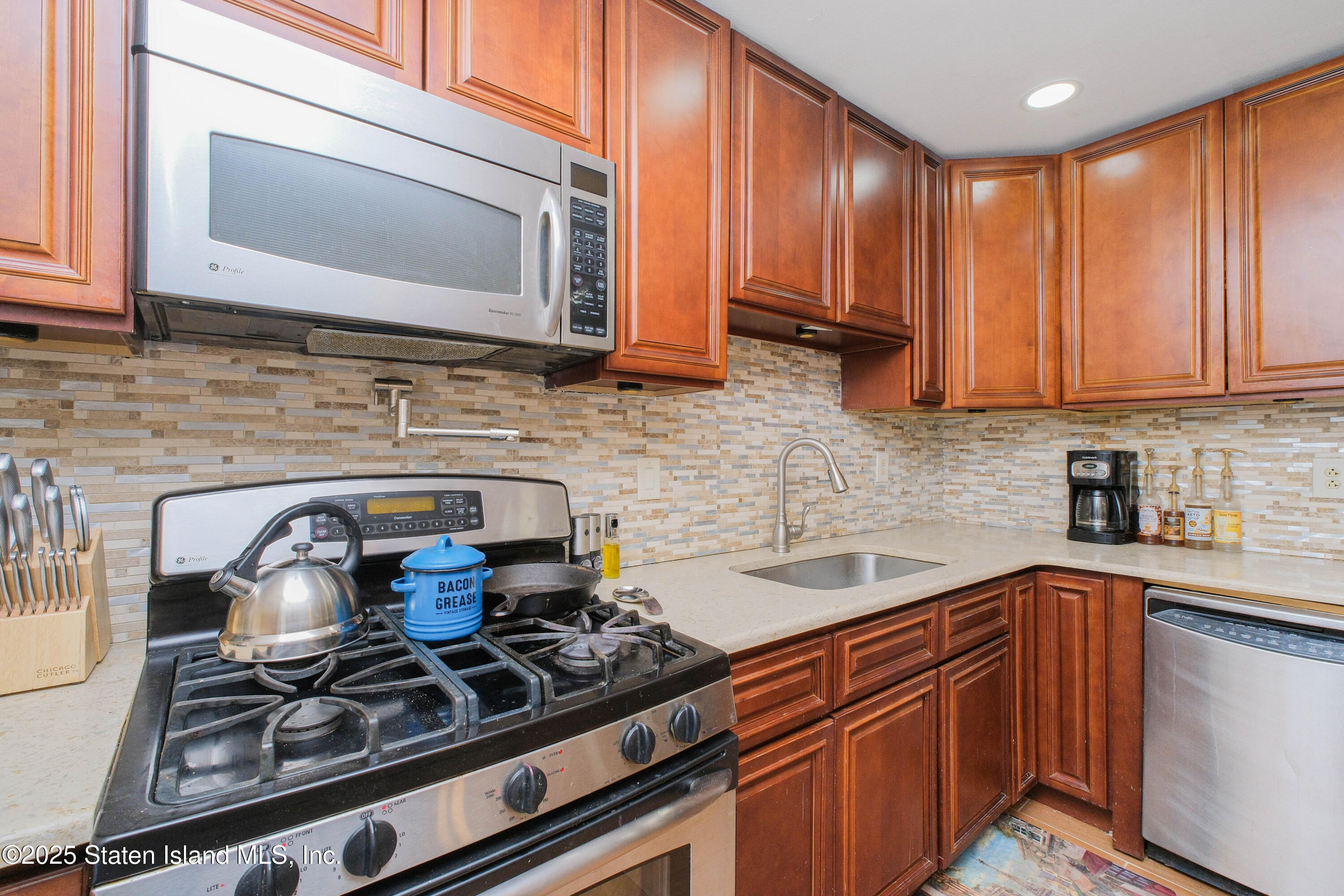 106 Lorraine Loop, Staten Island, New York image 22