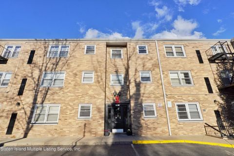 Photo of 165 Cromwell Avenue #2b, Staten Island, NY 10304 (MLS # 2400090)