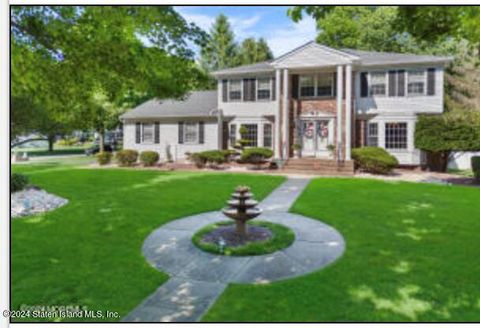 Photo of 20 Mohawk Lane, Manalapan, NJ 07726 (MLS # 2405578)