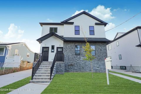 Photo of 419 Edgegrove Avenue, Staten Island, NY 10312 (MLS # 2404546)