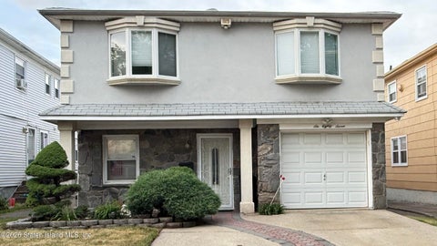 Photo of 687 Klondike Avenue, Staten Island, NY 10314 (MLS # 2602970)