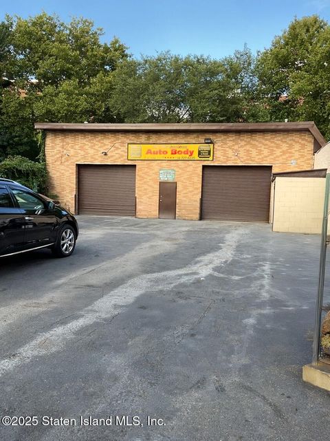 Photo of 137 Alaska Street, Staten Island, NY 10310 (MLS # 2500453)