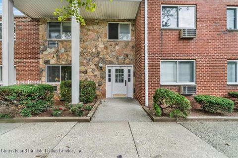 Photo of 19 Gadsen Place #1h, Staten Island, NY 10314 (MLS # 1163924)
