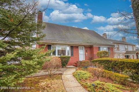 Photo of 40 Hillside Terrace, Staten Island, NY 10308 (MLS # 2500464)