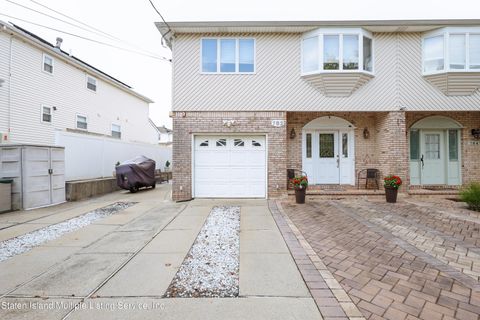 Photo of 782 Rossville Avenue, Staten Island, NY 10309 (MLS # 1163767)