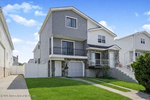Photo of 51 Evans Street, Staten Island, NY 10314 (MLS # 2602640)