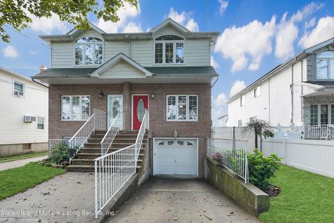Photo of 55 Weed Avenue, Staten Island, NY 10306 (MLS # 1163234)