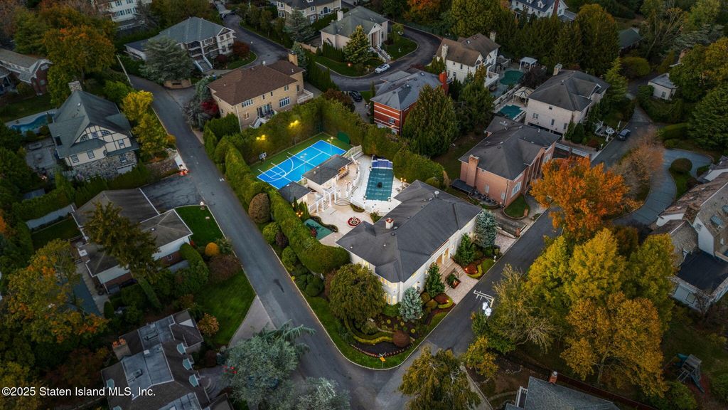 Photo of 51 Romer Road, Staten Island, NY 10304 (MLS # 2506361)