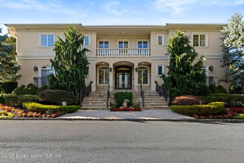 Photo of 51 Romer Road, Staten Island, NY 10304 (MLS # 2506361)