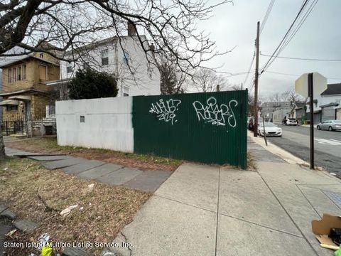 Photo of 94 Broad Street, Staten Island, NY 10304 (MLS # 1159972)