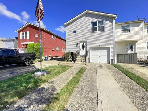 Photo of 179 Regis Drive, Staten Island, NY 10314 (MLS # 2404915)