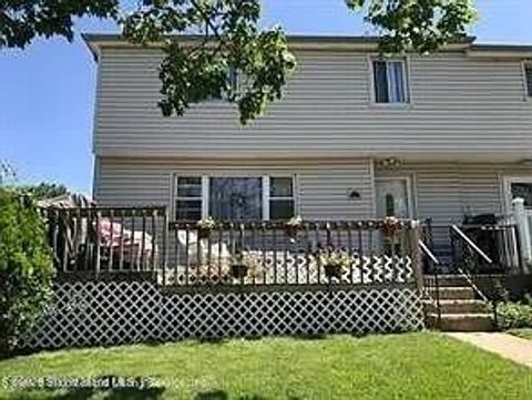 Photo of 523 Willow Road E #1, Staten Island, NY 10314 (MLS # 2601606)