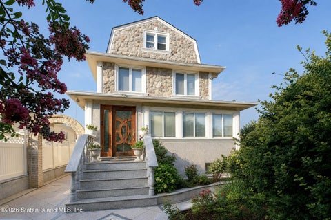 Homes For Sale - 4293 Richmond Avenue<br/> Staten Island, NY 10312