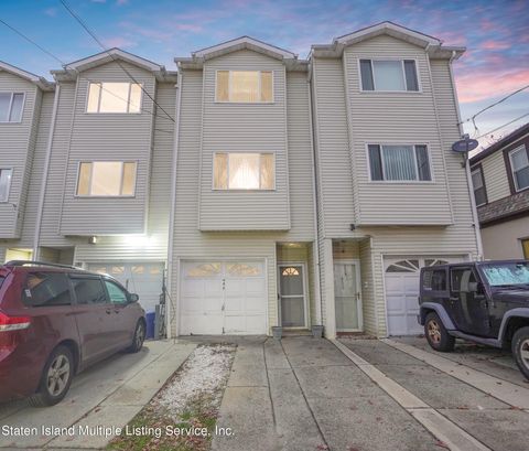Photo of 455 Craig Avenue, Staten Island, NY 10307 (MLS # 2400271)