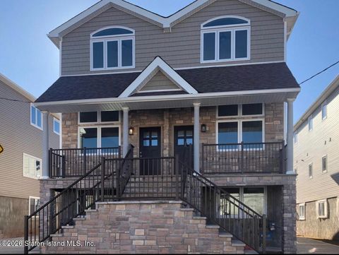 Photo of 46 Mapleton Avenue, Staten Island, NY 10306 (MLS # 2601382)