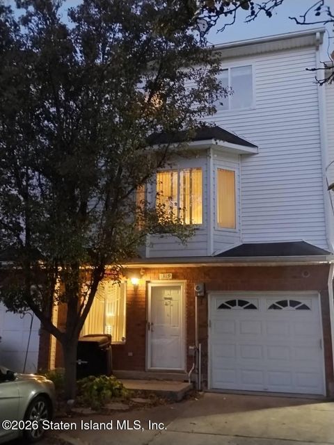Photo of 319 Aspen Knolls Way, Staten Island, NY 10312 (MLS # 2600123)