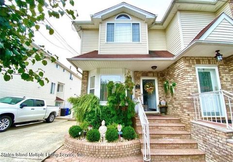 Photo of 79 Seguine Loop, Staten Island, NY 10309 (MLS # 1161369)