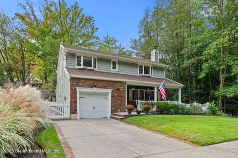 Photo of 120 Eleanor Street, Staten Island, NY 10306 (MLS # 2505877)