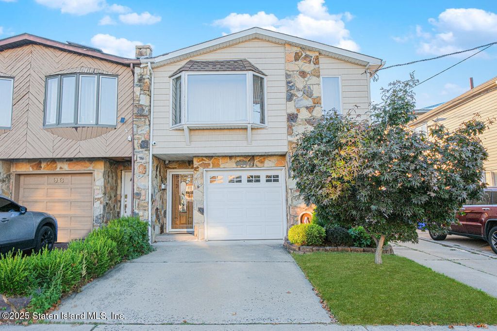 Photo of 94 Gary Place, Staten Island, NY 10314 (MLS # 2505856)