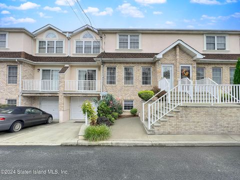 Photo of 19 Orbit Lane, Staten Island, NY 10314 (MLS # 2405460)