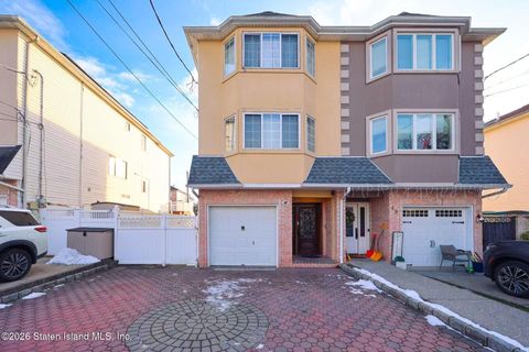 Photo of 47 Churchill Avenue, Staten Island, NY 10309 (MLS # 2600040)
