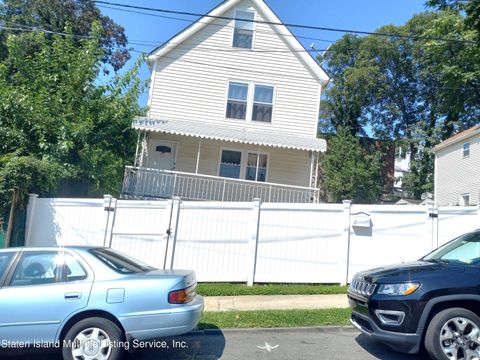 Photo of 8 Gordon Street, Staten Island, NY 10304 (MLS # 1164181)