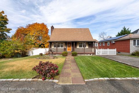 Photo of 441 Purdy Avenue, Staten Island, NY 10314 (MLS # 2506605)