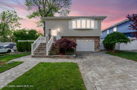 Photo of 62 Augusta Avenue, Staten Island, NY 10312 (MLS # 2506336) Photo of 62 Augusta Avenue, Staten Island, NY 10312 (MLS # 2506336)