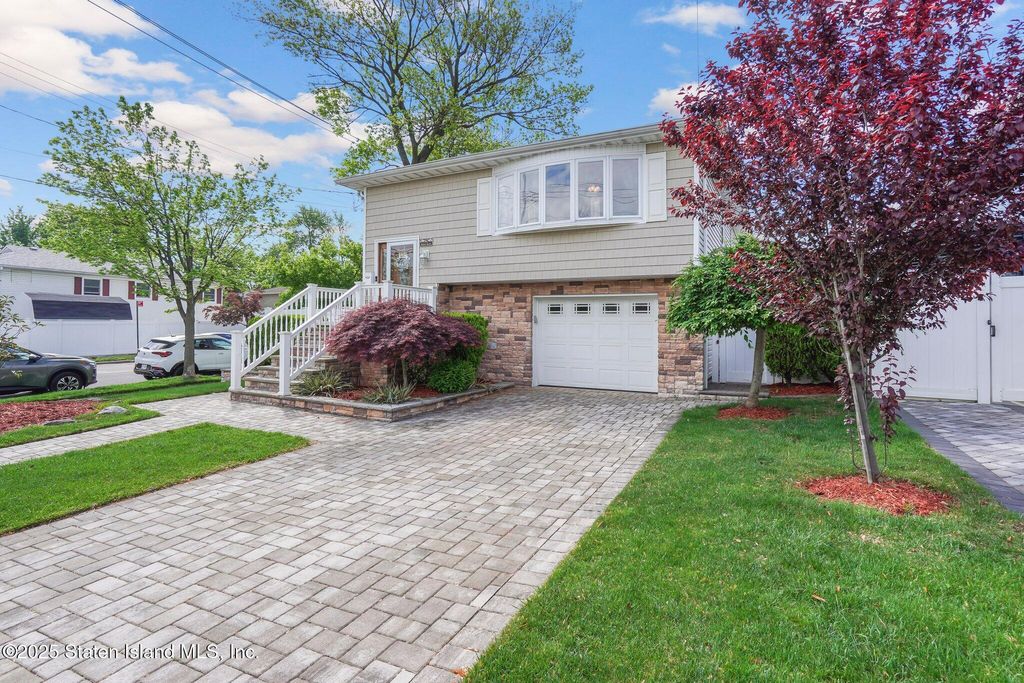 Photo of 62 Augusta Avenue, Staten Island, NY 10312 (MLS # 2506336)