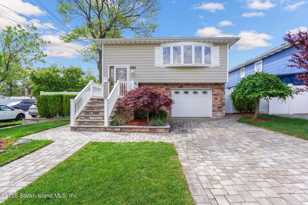 Photo of 62 Augusta Avenue, Staten Island, NY 10312 (MLS # 2506336)