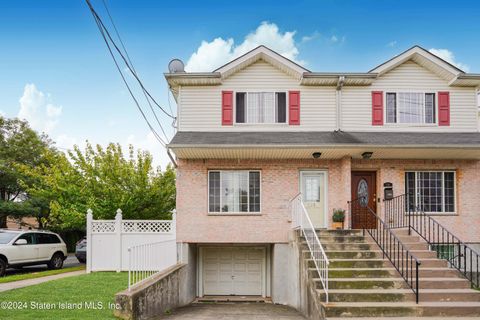 Photo of 228 Osgood Avenue, Staten Island, NY 10304 (MLS # 2406321)