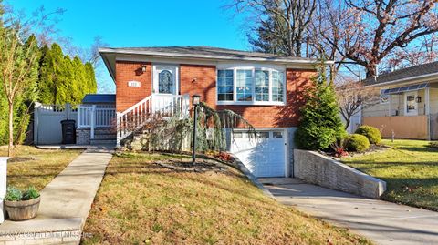 Photo of 323 Main Street, Staten Island, NY 10307 (MLS # 2406719)