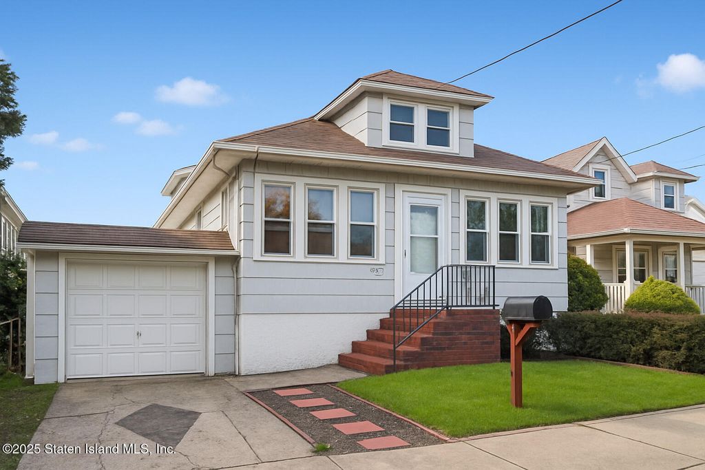 Photo of 252 Dickie Avenue, Staten Island, NY 10314 (MLS # 2506308)