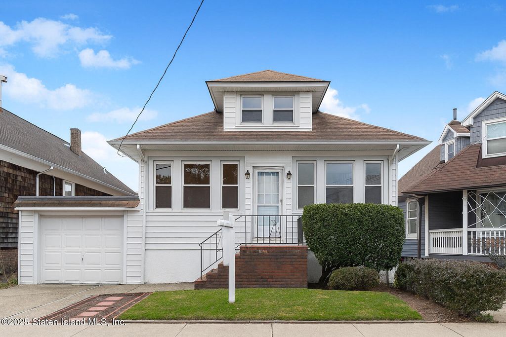 Photo of 252 Dickie Avenue, Staten Island, NY 10314 (MLS # 2506308)