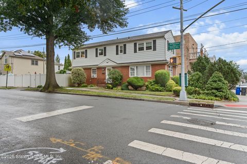 Photo of 76 Jefferson Street, Staten Island, NY 10304 (MLS # 2505354)