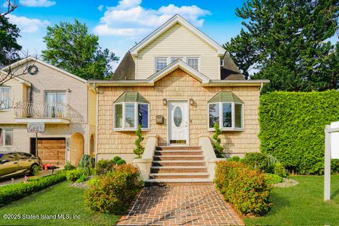 Photo of 172 Armstrong Avenue, Staten Island, NY 10308 (MLS # 2503673)