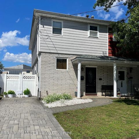 Photo of 97 Amber Street, Staten Island, NY 10306 (MLS # 1163700)