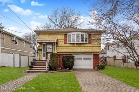 Photo of 33 Figurea Avenue, Staten Island, NY 10312 (MLS # 2600399)