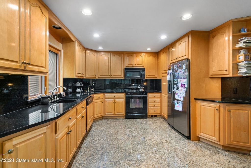 Photo of 250 Crafton Avenue, Staten Island, NY 10314 (MLS # 2403524)